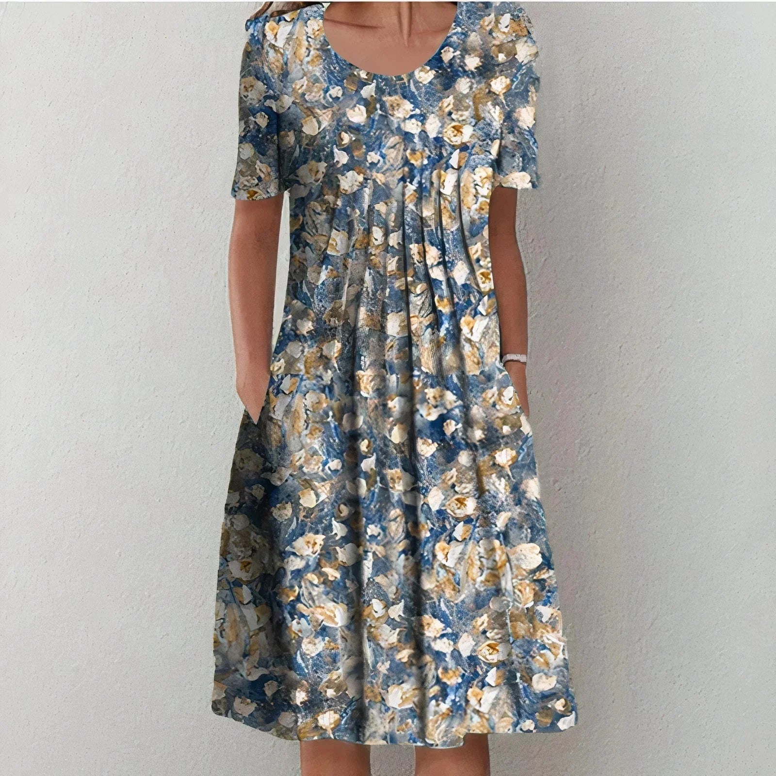 Inia | Loose Dress with a Delicate Tummy Cover