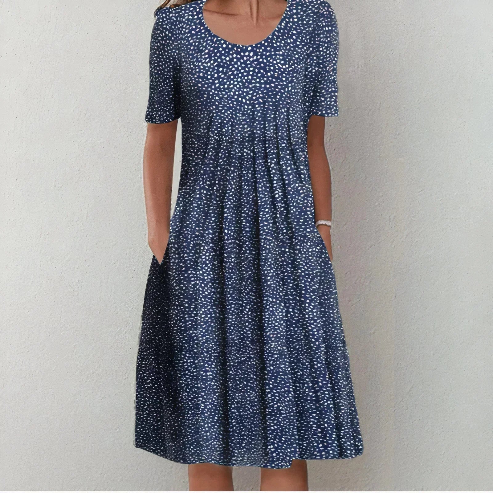 Inia | Loose Dress with a Delicate Tummy Cover