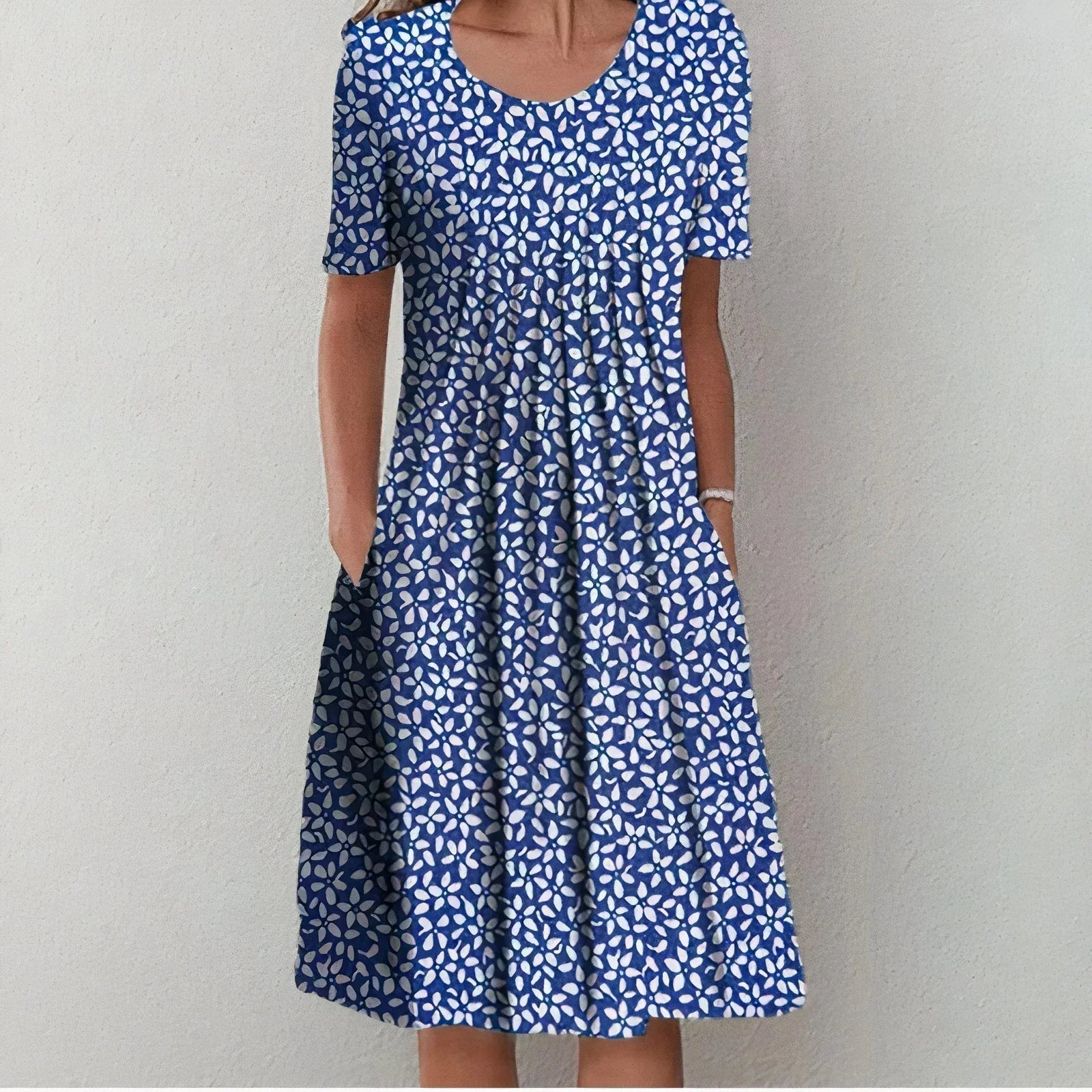 Inia | Loose Dress with a Delicate Tummy Cover