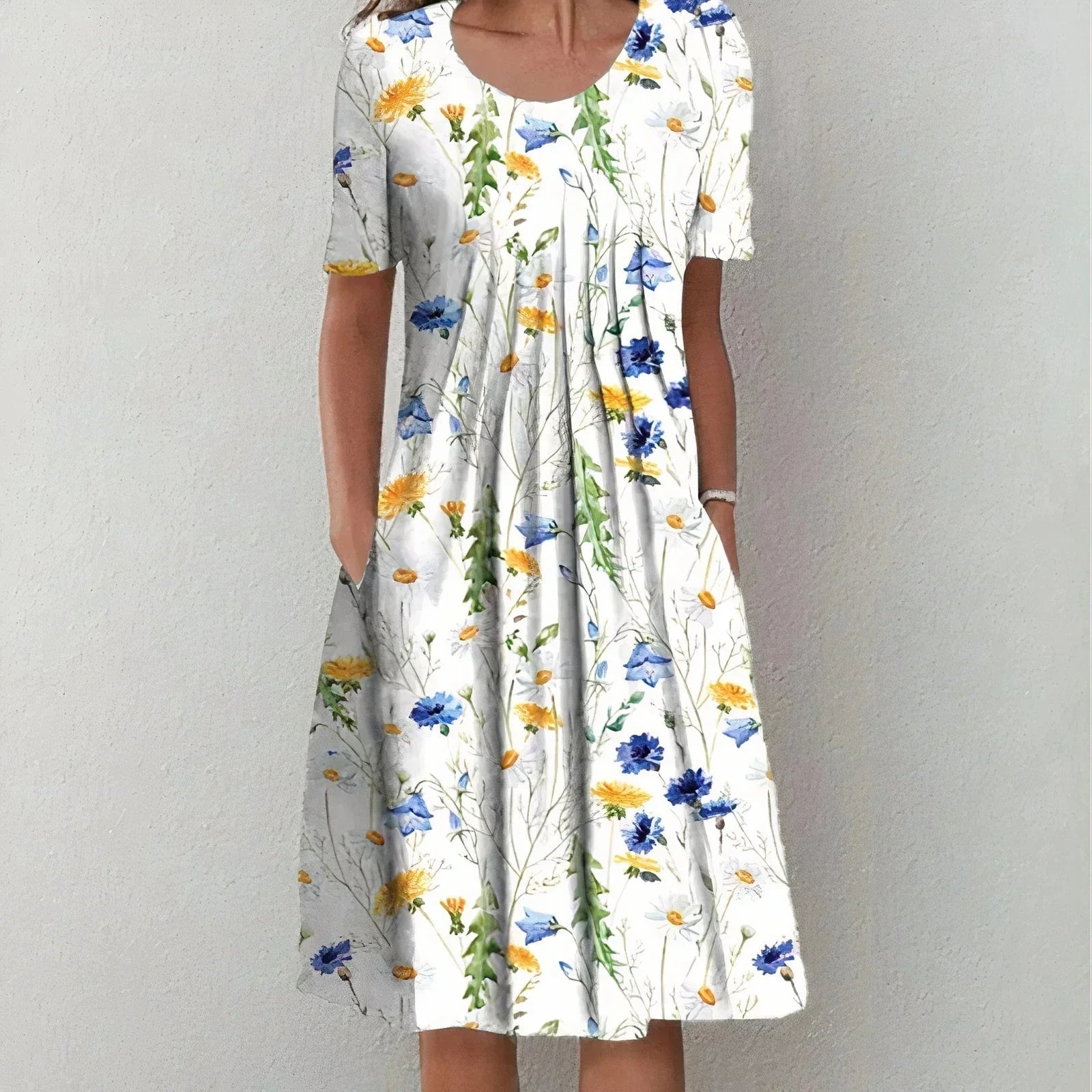 Inia | Loose Dress with a Delicate Tummy Cover