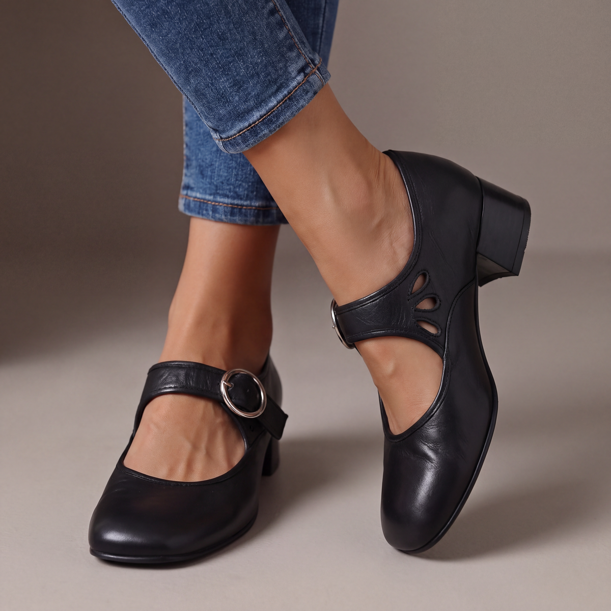 Giuseppina | Heeled shoes with strap
